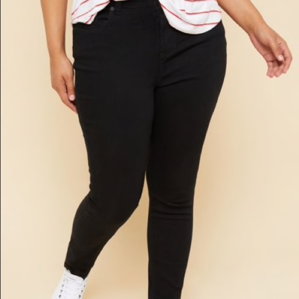 BLACK PLUS SIZE HIGH RISE JEGGINGS
